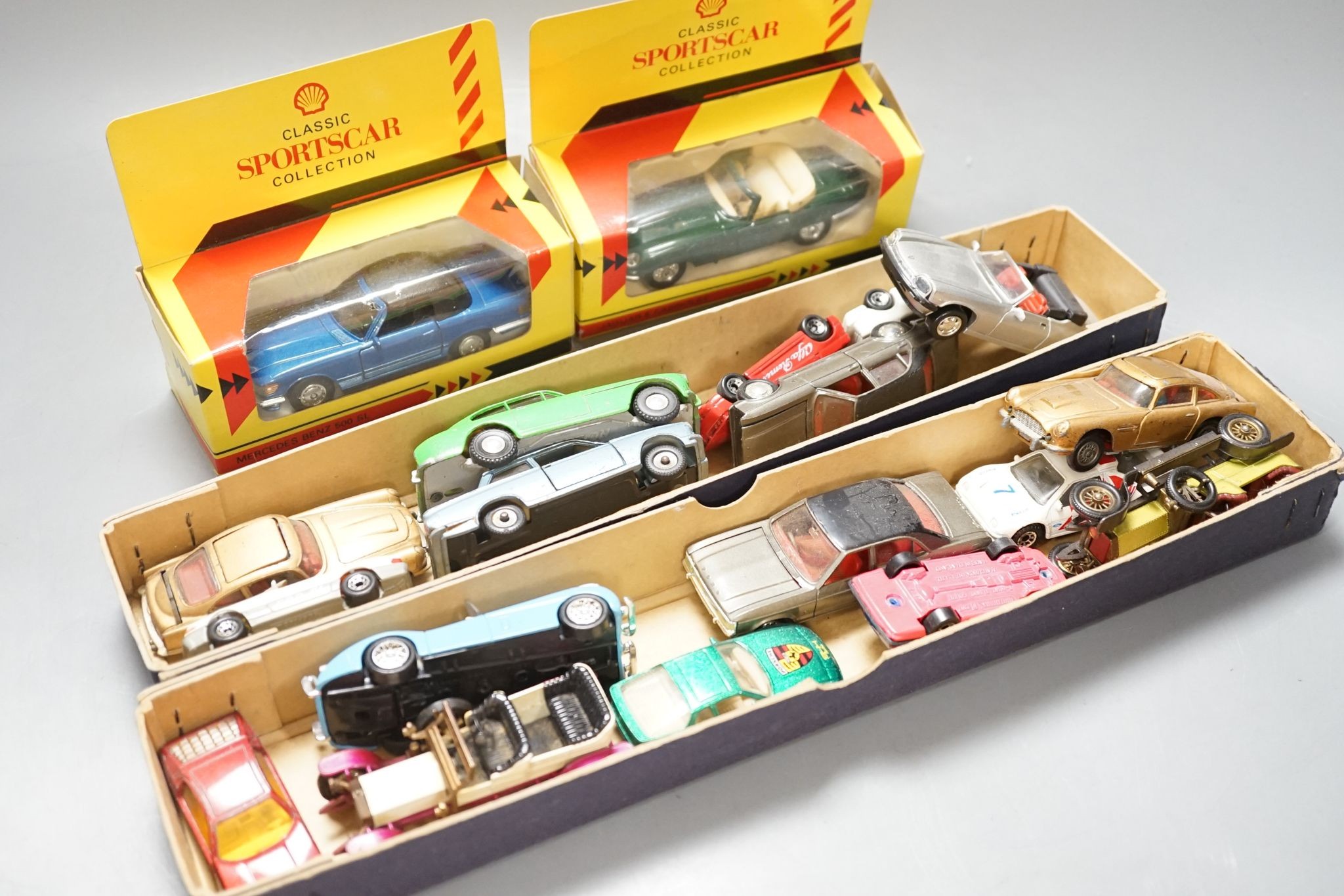 A collection of Corgi, Dinky, Matchbox and other diecast vehicles